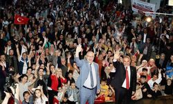 Gittiği her yerde büyük bir coşkuyla karşılanıyor: MHP adayı Ali Uçak'a sevgi seli