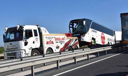 Akhisar'da yolcu otobüsü kamyona çarptı, 21 kişi yaralandı!