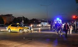 Otogar kavşağında trafik kazası: 1 kişi ağır yaralandı!