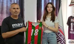 Akhisargücü'nün başarılı sporcusu Esra Çevik Karşıyaka'ya transfer oldu!