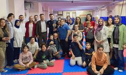 Dünya Şampiyonu Ali Cengiz, özel çocuklarla bir araya geldi