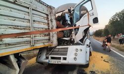 Kırkağaç - Akhisar arasında iki kamyonun karıştığı kazada 1 kişi yaralandı!