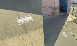 Akhisar'da İsrail bayrağı tuvaletin önüne yapıştırıldı!