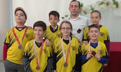 Akhisargücü Satranç Takımı zirveyi işgal etti