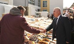 İYİ Parti Adayı Hüseyin Ali Doğan, Cumartesi pazarı esnafını ziyaret etti