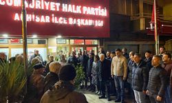 CHP Akhisar Teşkilatı'nda, saat 04:17'de saygı duruşunda bulunuldu