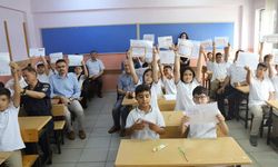 Akhisar’da Karne Heyecanı: 2023-2024 Eğitim-Öğretim Yılı Sona Erdi