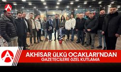 Akhisar Ülkü Ocakları'ndan Gazetecilere Özel Kutlama