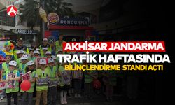 Akhisar Jandarma Trafik Haftası’nda Bilinçlendirme Standı Açtı