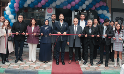 Akhisarlı Çiftten Örnek Girişim: "Aktif Yaşam Merkezi"ni Birlikte Açtılar!