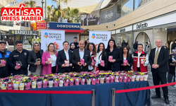 Novada AVM’de 8 Mart’ta 5 Bin Çiçek Dağıtıldı