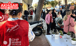 CHP Akhisar Gençlik Kolları’ndan Kadınlara 8 Mart Çiçeği