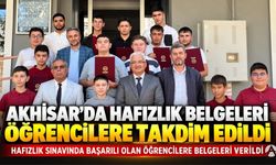 Akhisar’da hafızlıklarını tamamlayan öğrencilere belgeleri verildi