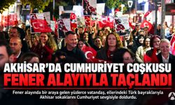 Akhisar’da Cumhuriyet Coşkusu Fener Alayıyla Taçlandı