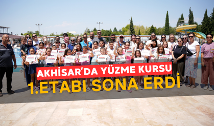 Akhisar’da Yaz Spor Okulları Yüzme Kursu Sona Erdi: Minik Sporcular Sertifikalarını Aldı