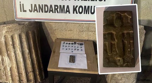 Akhisar'da haçlı kaçak tarihi eserler yakalandı!