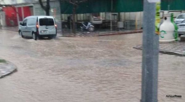 Akhisar yine sular altında kaldı. Besim Dutlulu açıklama yaptı!