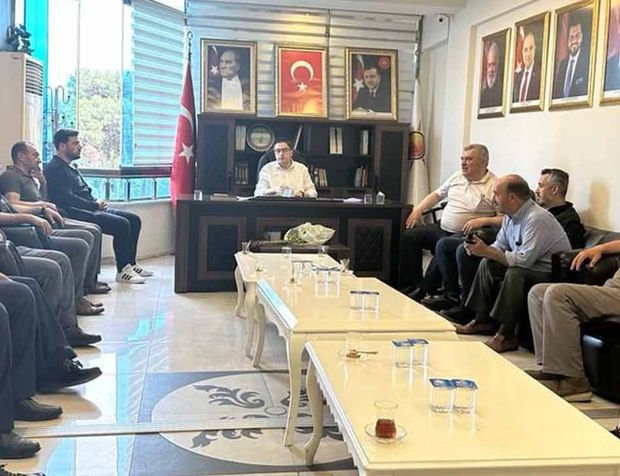 Muhtarlardan AK Parti'ye tebrik ziyareti