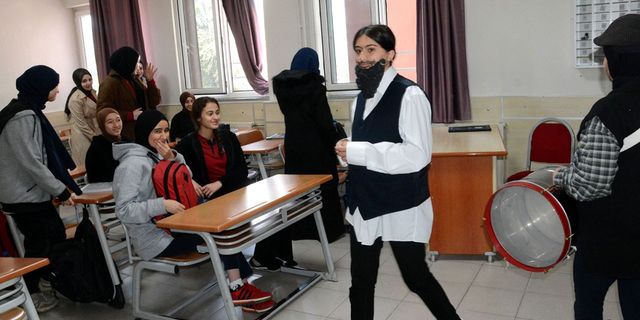 Adnan Menderes Kız Anadolu İmam Hatip Lisesi’nde Ramazan sokağı açıldı