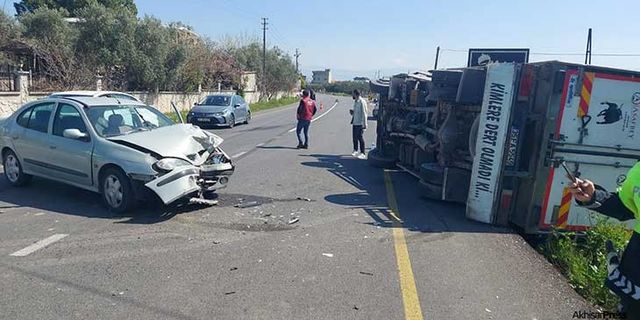 Akhisar'da otomobil ile kamyonet çarpıştı: 1 kişi yaralandı!