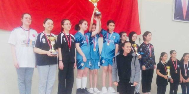 Atatürk Ortaokulu, Masa Tenisi'nde il birincisi oldu!