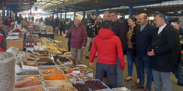 Millet İttifakının Akhisar ilçe başkanları pazarı ziyaret etti