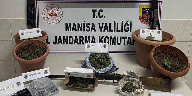 Akhisar'da bir otomobilde 1 kilo 480 gram uyuşturucu yakalandı!