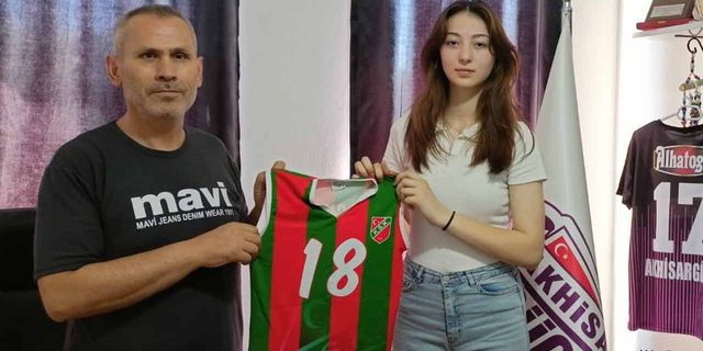 Akhisargücü'nün başarılı sporcusu Esra Çevik Karşıyaka'ya transfer oldu!