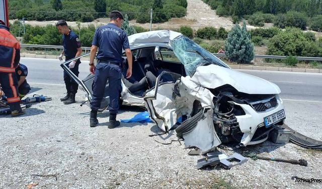 Akhisar - Saruhanlı arasında feci kaza: 1 kişi öldü, 3 kişi yaralandı!