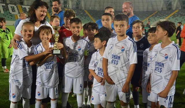Asu Günsel 3. Geleneksel minikler futbol turnuvasında şampiyon Yıldırımspor oldu
