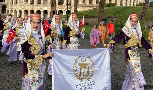 Akhisar Belediyesi Halk Oyunları Ekibi, İtalya'da Türkiye'yi temsil etti!