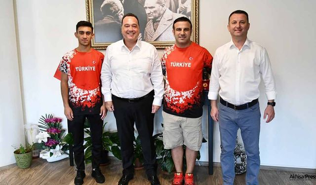 Akhisarlı Milli atlet Hasan Uzun, Besim Dutlulu'yu ziyaret etti