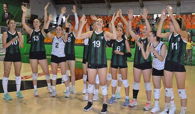 Akhisar Belediyespor, Voleybol 2. Ligin ilk haftasına galibiyetle başladı