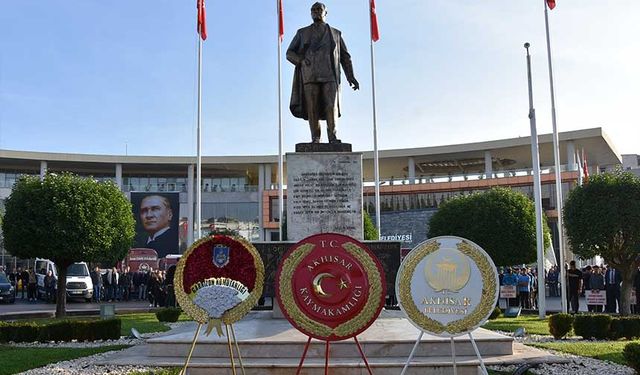 Atatürk, Akhisar'da saygı ve özlemle anıldı