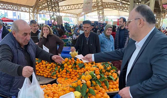 AK Parti Belediye Başkan Aday Adayı Fatih Füzün, Cuma Pazarı esnafını ziyaret etti