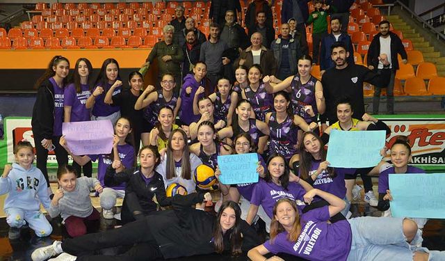 Akhisargücü Kadın Voleybol Takımı, Aliağa Gençlik'i 3-1 Yendi