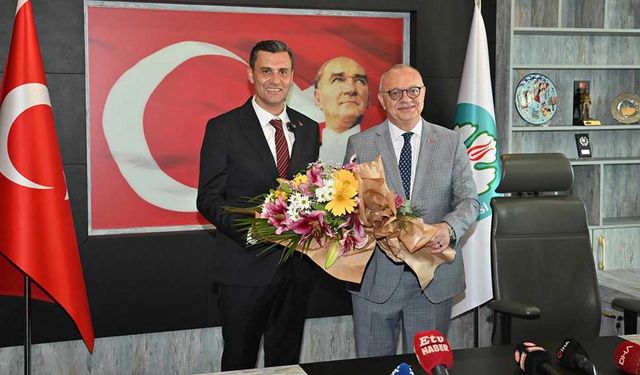 Büyükşehir Belediye Belediye Başkanı Ferdi Zeyrek, resmen göreve başladı