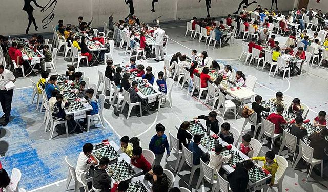 Akhisar'da 23 Nisan Hızlı Satranç Turnuvası tamamlandı