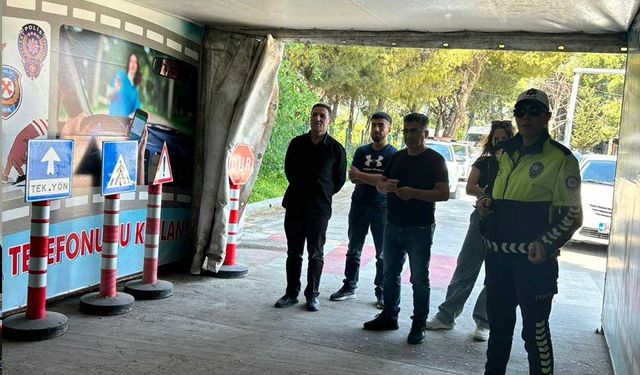 Bayram öncesi Akhisar yolunda Yaşam Tüneli faaliyeti düzenleniyor