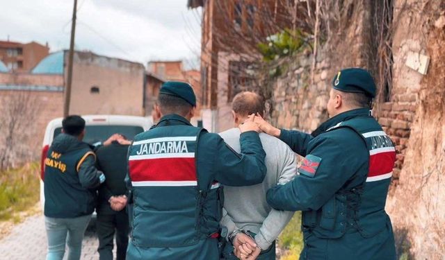 Akhisar'da Jandarma'dan Büyük Operasyon: 70 Aranan Şahıs Yakalandı