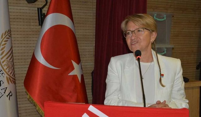 CHP Akhisar İlçe Başkanı Hayriye Hacet'ten 1. Yıl Mesajı: "Değişim Sloganıyla Yola Çıktık, Halkın İktidarını Kurduk"