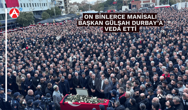 On Binlerce Manisalı Cumhuriyet Meydanı’nda Başkan Gülşah Durbay’a Veda Etti