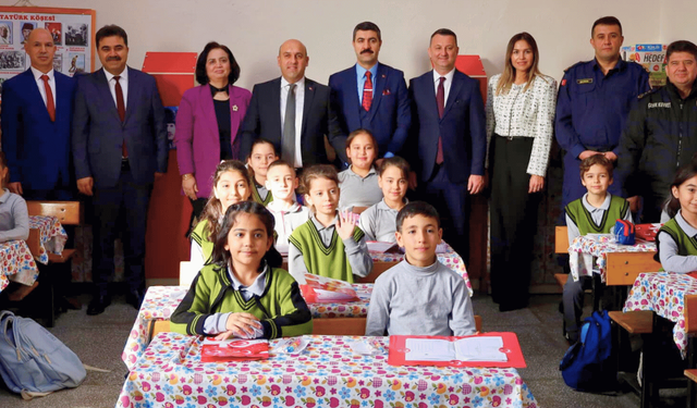 Akhisar’da Karne Sevinci: 30 Bin Öğrenci Tatile Çıktı