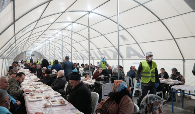 Akhisar’da İftar Çadırında İlk Oruç Birlikte Açıldı