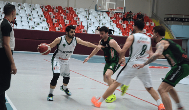 Akhisar Belediye Zorlu Maçta Güldü: 70-61