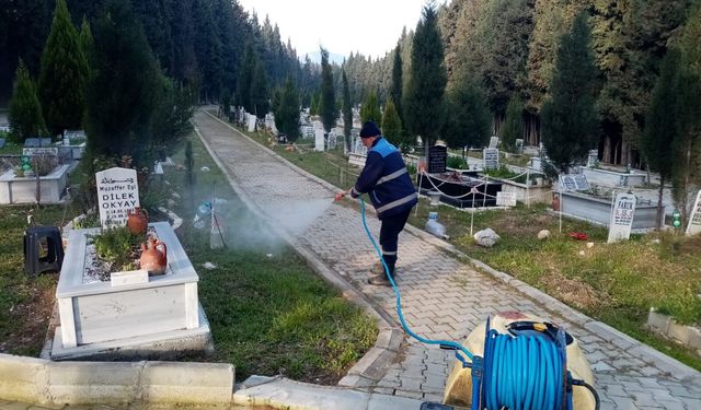 Mezarlıklar Ramazan Bayramı’na Hazırlanıyor