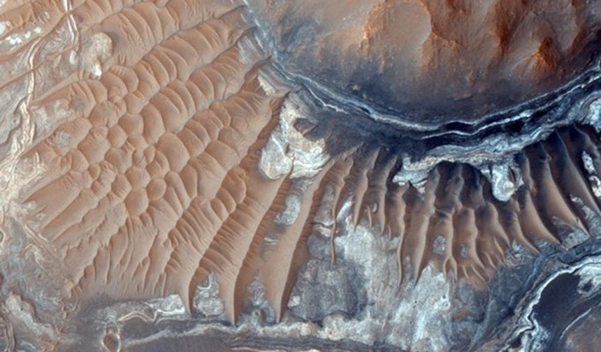 NASA, Mars'ın yeni fotoğraflarını paylaştı
