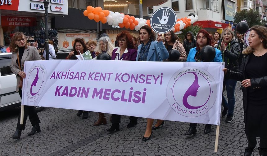 Akhisar'da Kadına Şiddete Hayır yürüyüşü