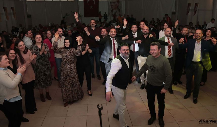 Akhisar Galatasaraylılar birlik beraberlik gecesinde eğlendi!