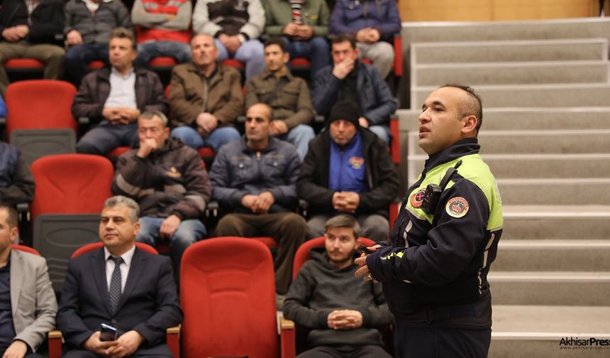 Jandarma’dan görevli araç şoförlerine trafik semineri verildi
